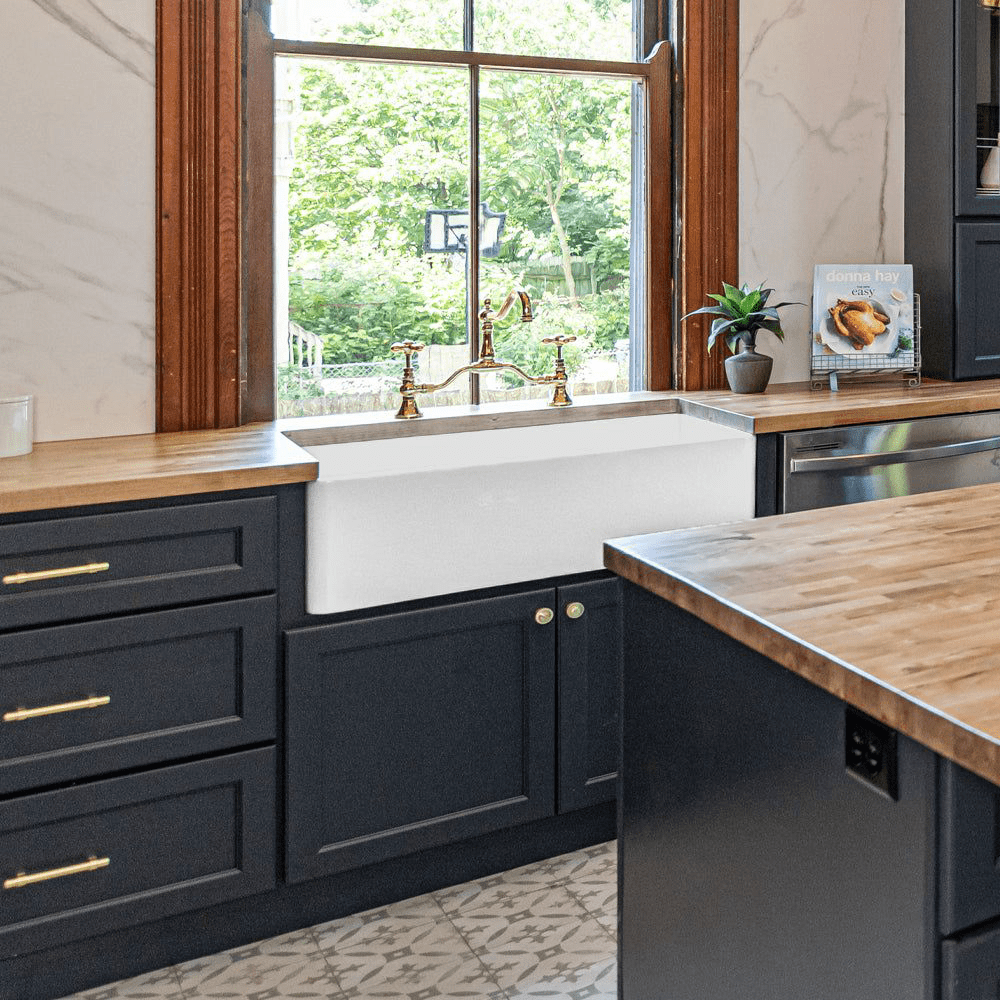 33" Veli Handcrafted Fireclay Single-Bowl Smooth Farmhouse B-Grade Sink - White