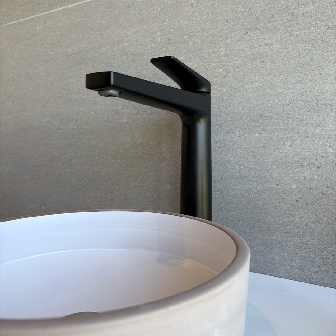 Selva Round Vessel Ceramic Concrete Sink - Smooth White Ceramic Interior with Textured Sand Exterior