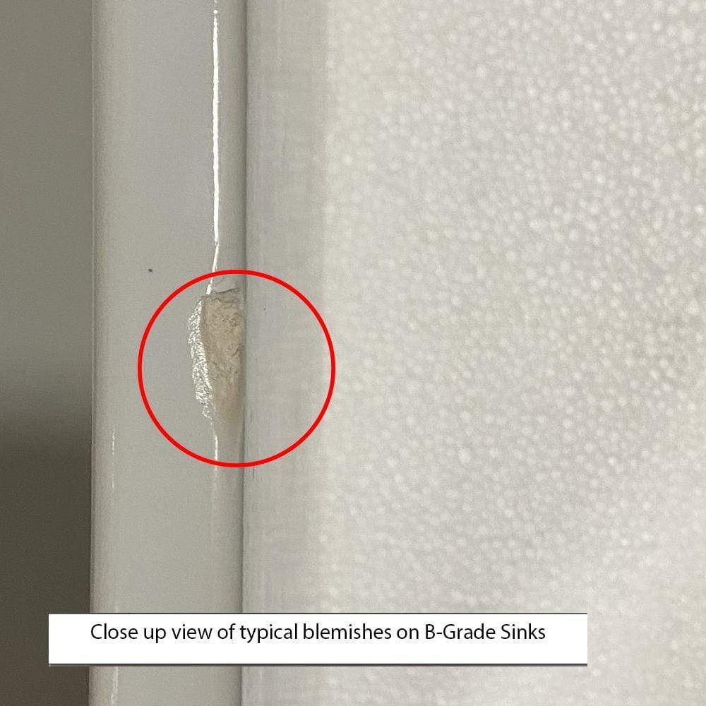 30" Una Handcrafted Fireclay Single-Bowl Foliage Apron Farmhouse B-Grade Sink - White