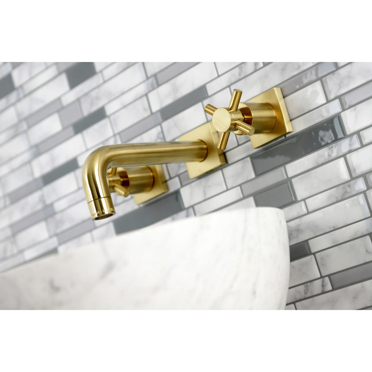 Airy Wall-Mount Bathroom Faucet